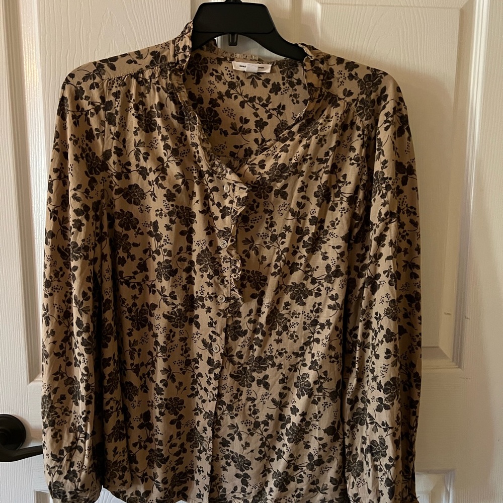 Lightweight tan & black long sleeve cotton blouse.